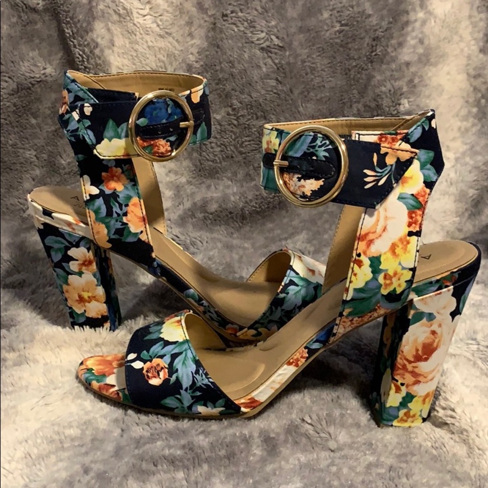 Floral Apt. 9 heels